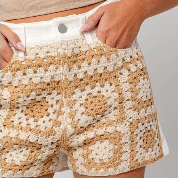 Le Liz Boutique Crochet Front White Denim Shorts NEW! - Picture 3 of 12